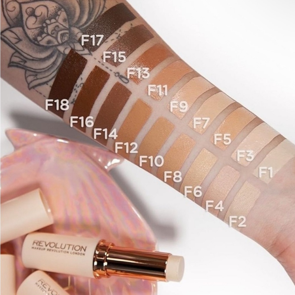 Revolution Makeup Fast Base Foundation Stick - Picture 2 of 8